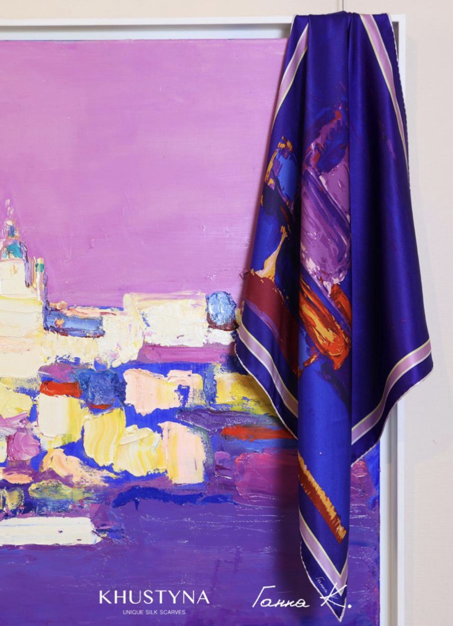 Світло, що не згасає: KHUSTYNA та Ганна Криволап презентували колекцію шовкових хустин Luminescence