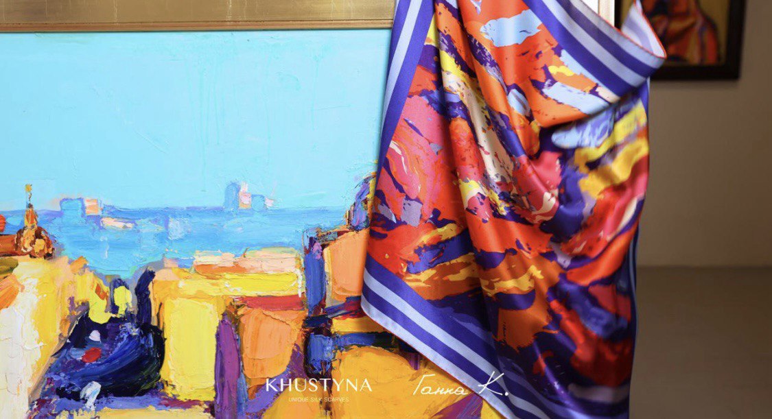 Світло, що не згасає: KHUSTYNA та Ганна Криволап презентували колекцію шовкових хустин Luminescence