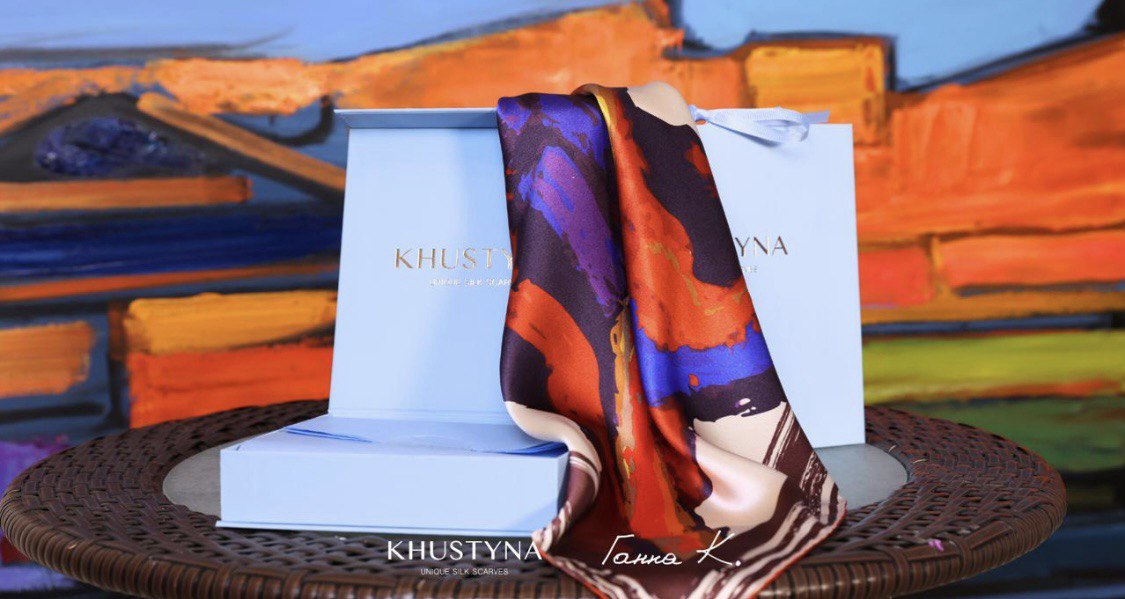 Світло, що не згасає: KHUSTYNA та Ганна Криволап презентували колекцію шовкових хустин Luminescence