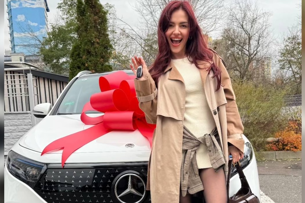 Перше авто: MamaRika отримала у подарунок Mercedes-Benz