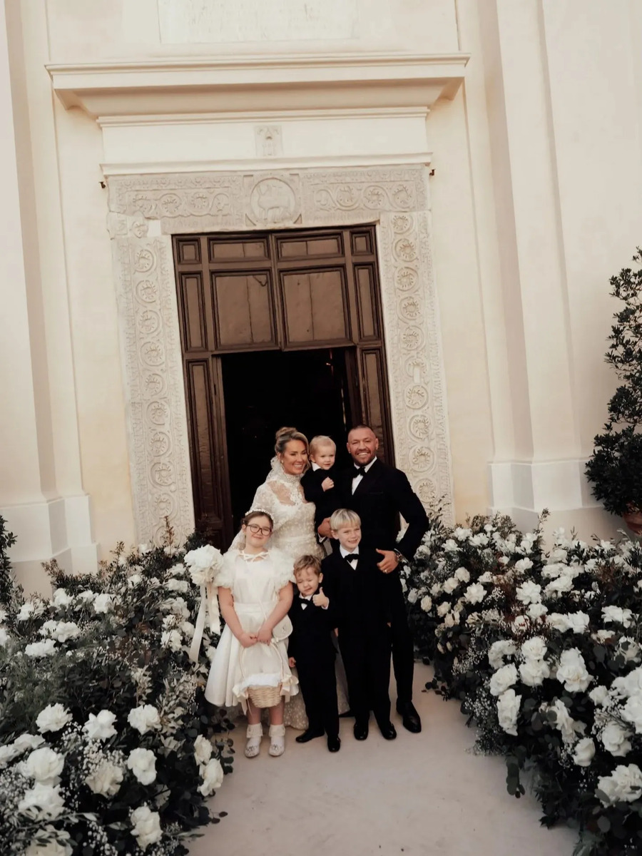 У мережі з’явилися перші світлини з весілля Конора Макгрегора