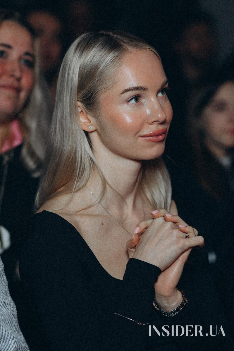 Поезія спротиву і свободи: як відбулася презентація збірки «Крила» у Києві