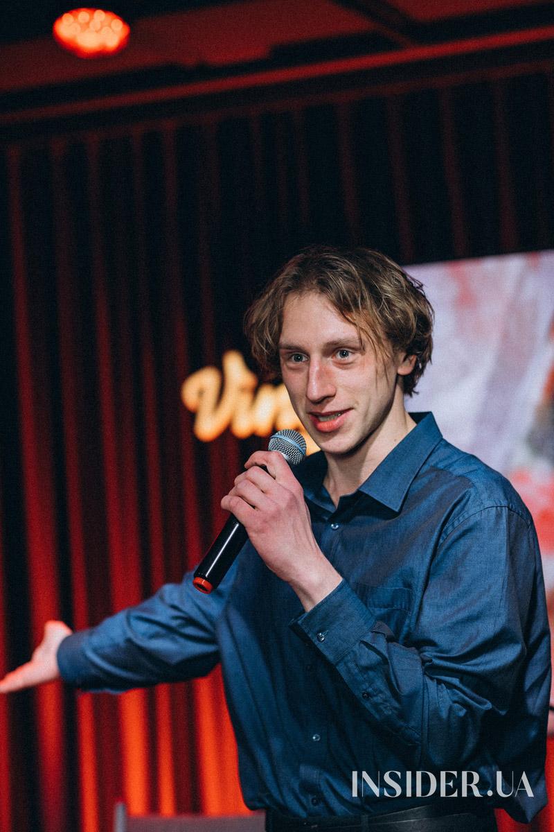 Поезія спротиву і свободи: як відбулася презентація збірки «Крила» у Києві