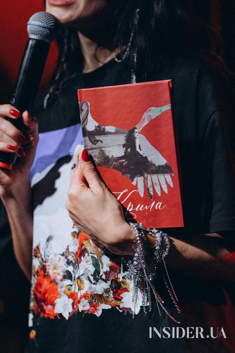 Поезія спротиву і свободи: як відбулася презентація збірки «Крила» у Києві