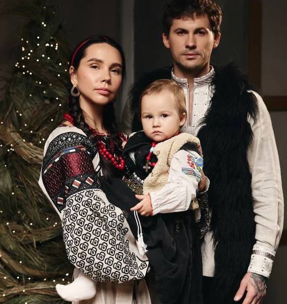 Джамала, Катя Осадча, родина Решетників тощо: різдвяні листівки зірок