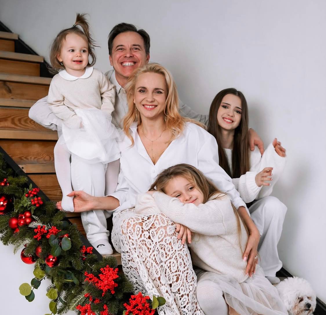 Джамала, Катя Осадча, родина Решетників тощо: різдвяні листівки зірок