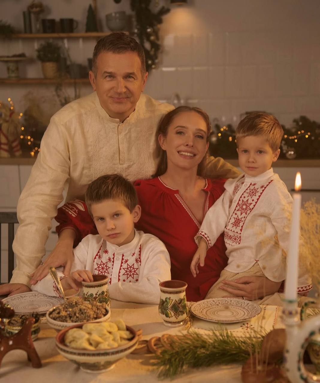 Джамала, Катя Осадча, родина Решетників тощо: різдвяні листівки зірок