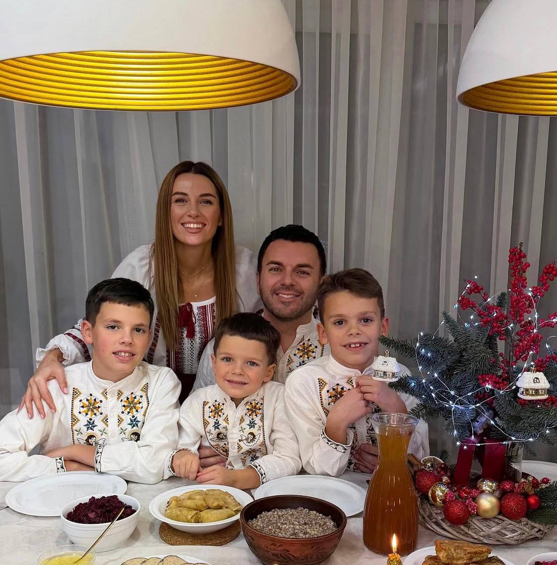 Джамала, Катя Осадча, родина Решетників тощо: різдвяні листівки зірок