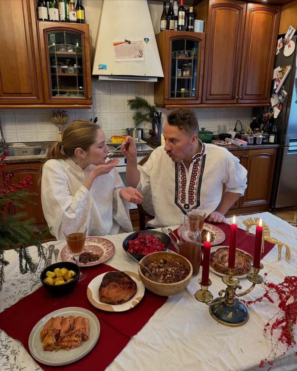 Джамала, Катя Осадча, родина Решетників тощо: різдвяні листівки зірок