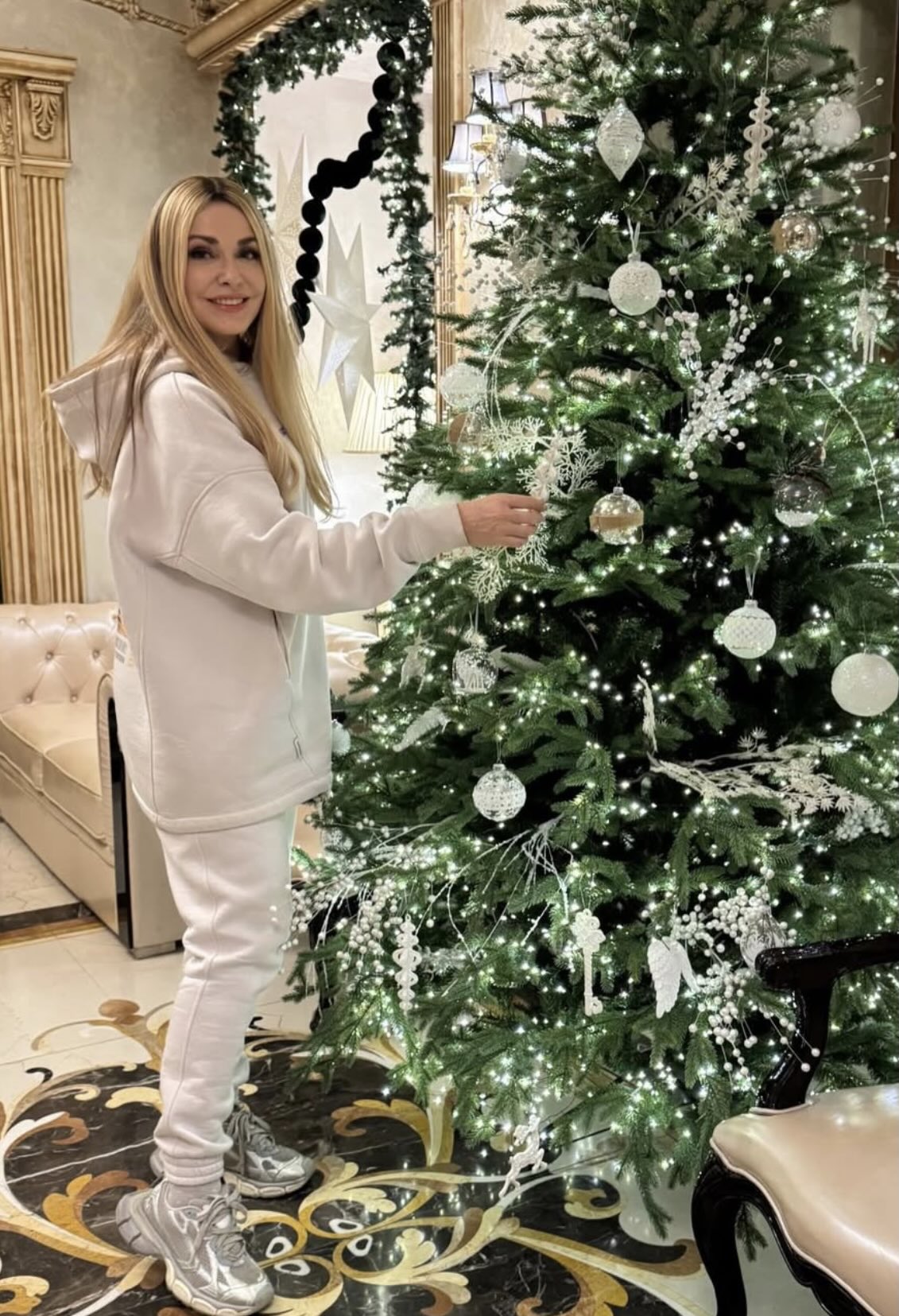 Джамала, Катя Осадча, родина Решетників тощо: різдвяні листівки зірок