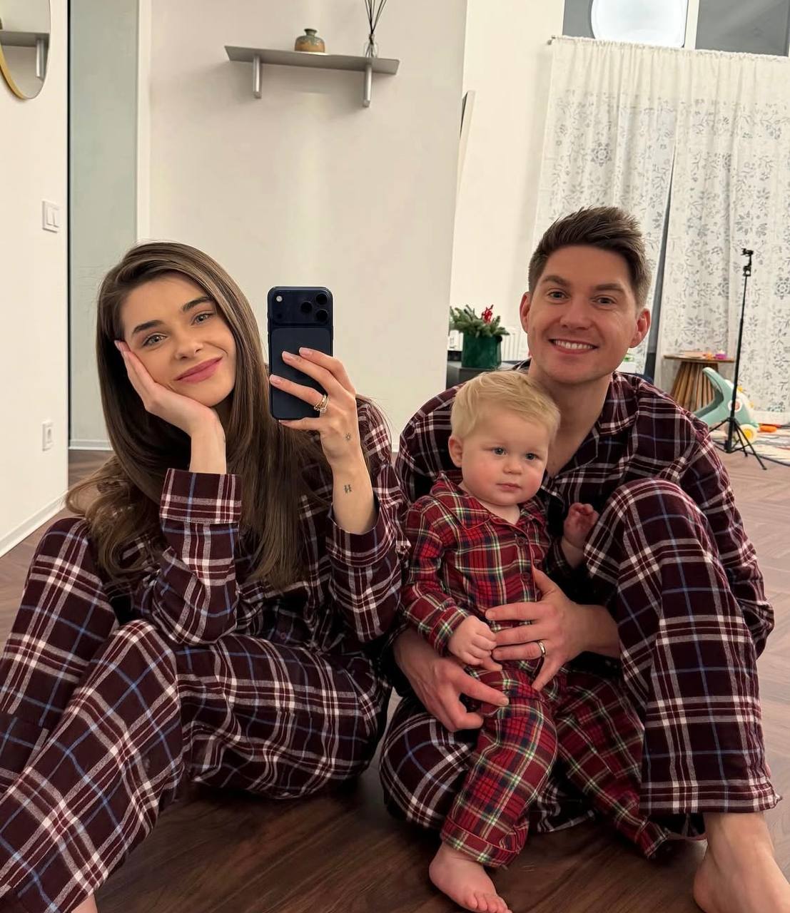 Джамала, Катя Осадча, родина Решетників тощо: різдвяні листівки зірок