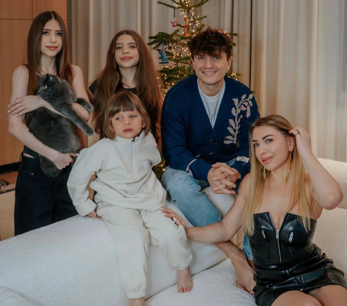 Джамала, Катя Осадча, родина Решетників тощо: різдвяні листівки зірок