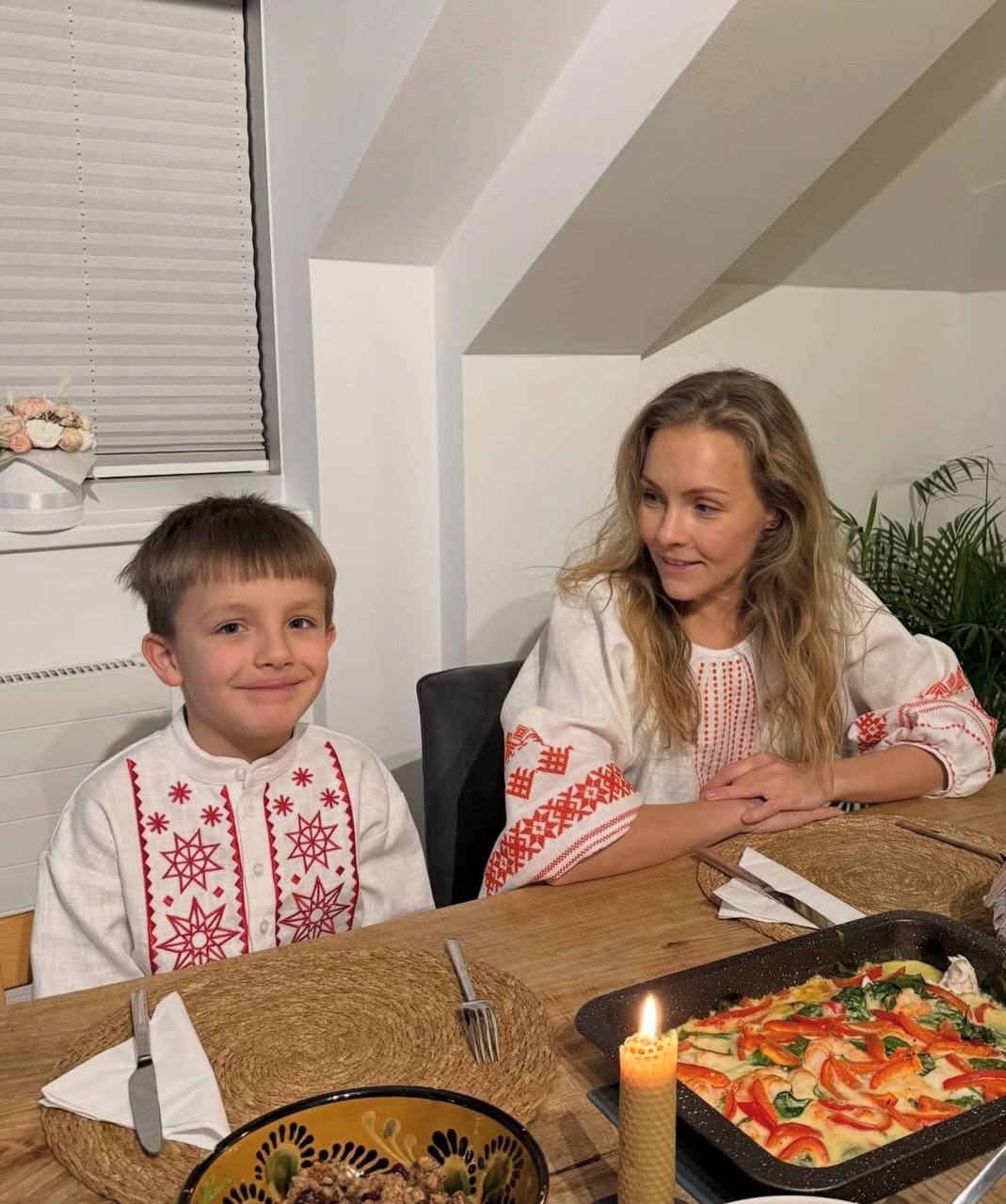 Джамала, Катя Осадча, родина Решетників тощо: різдвяні листівки зірок