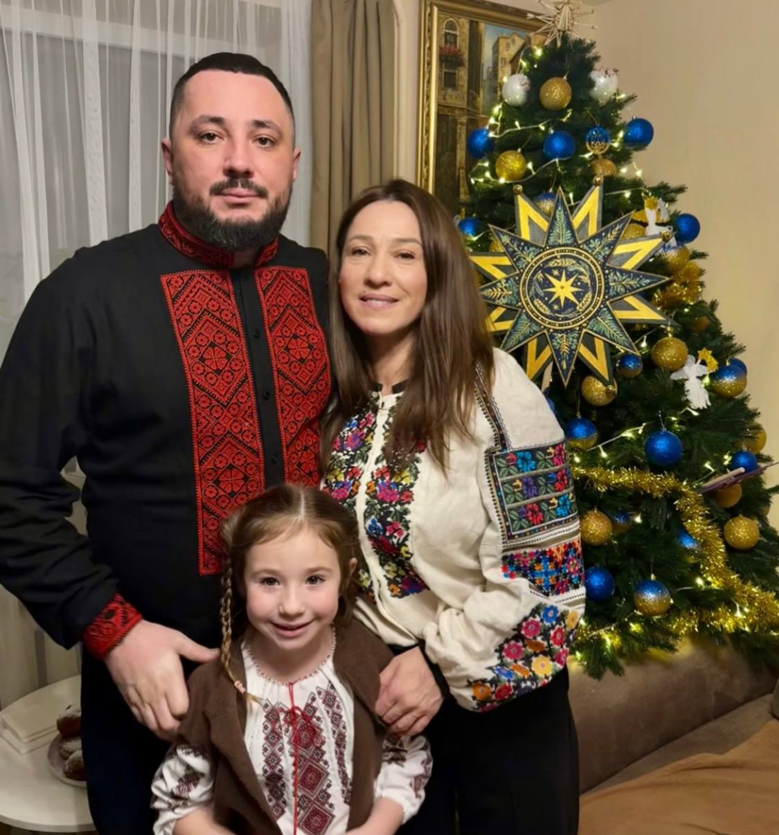 Джамала, Катя Осадча, родина Решетників тощо: різдвяні листівки зірок