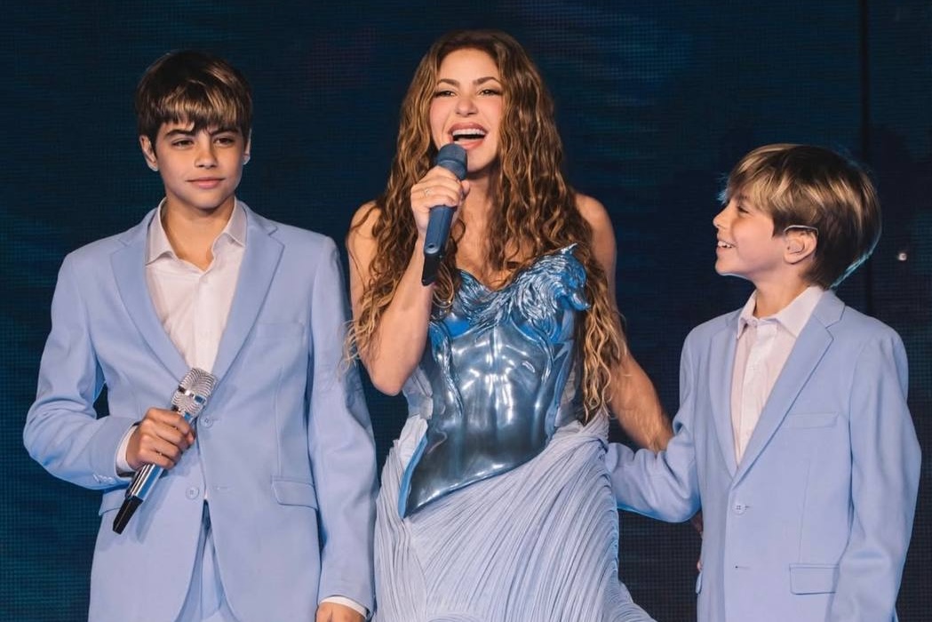 Трогательно: Шакира впервые спела со своими сыновьями