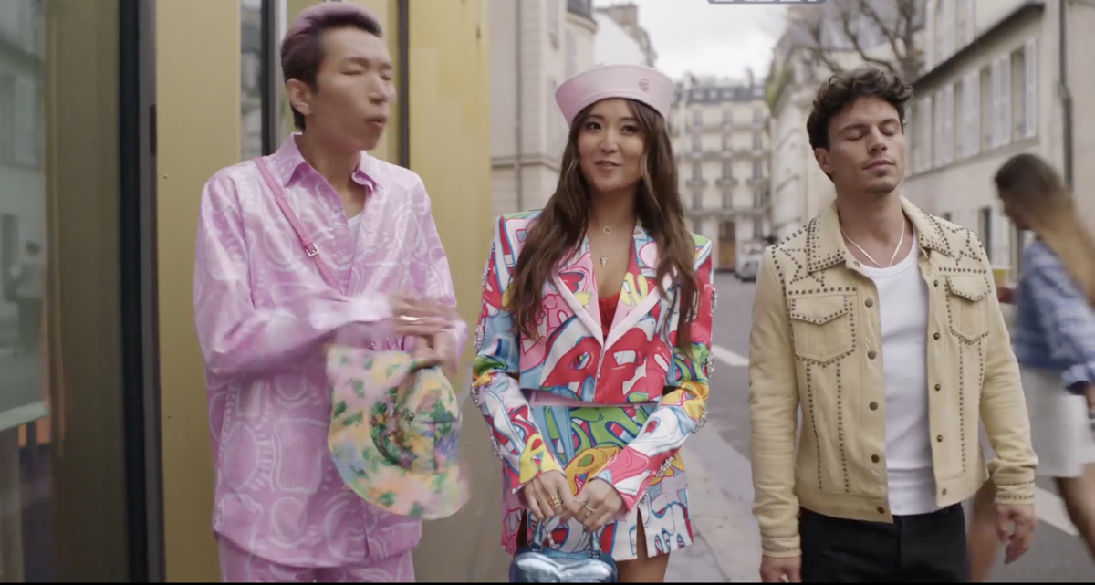 Носії: Ешлі Парк у кепі Ruslan Baginskiy у новому трейлері «Емілі в Парижі»