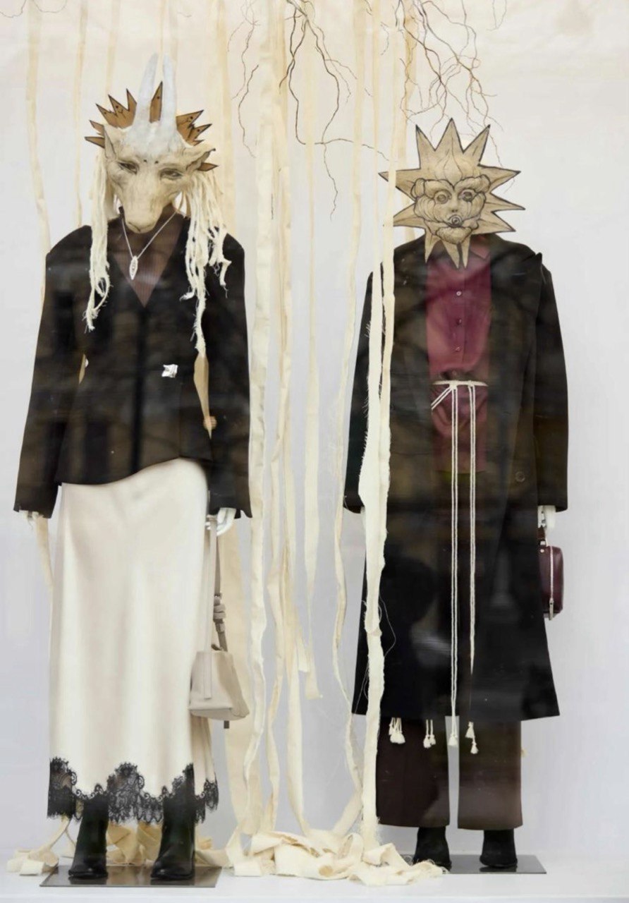 Зимова майстерня: 20 митців прикрасили новорічні вітрини Всі. Свої