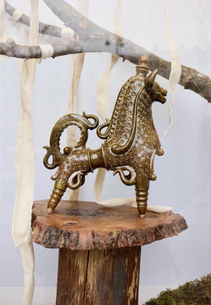 Зимова майстерня: 20 митців прикрасили новорічні вітрини Всі. Свої