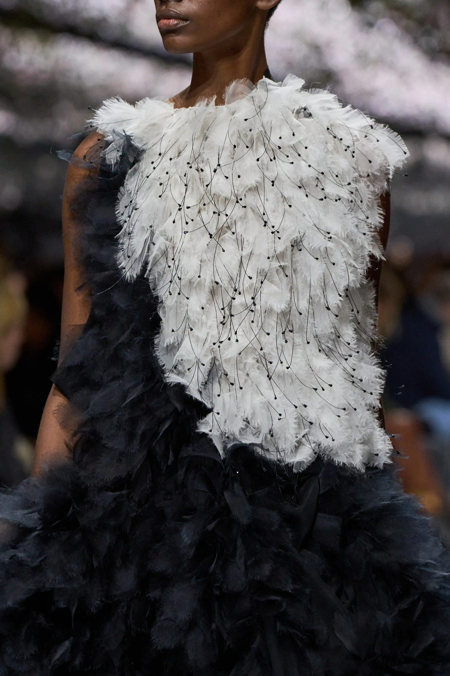 Квіти та в&rsquo;язані фактури: ключові образи кутюрної колекції Dior