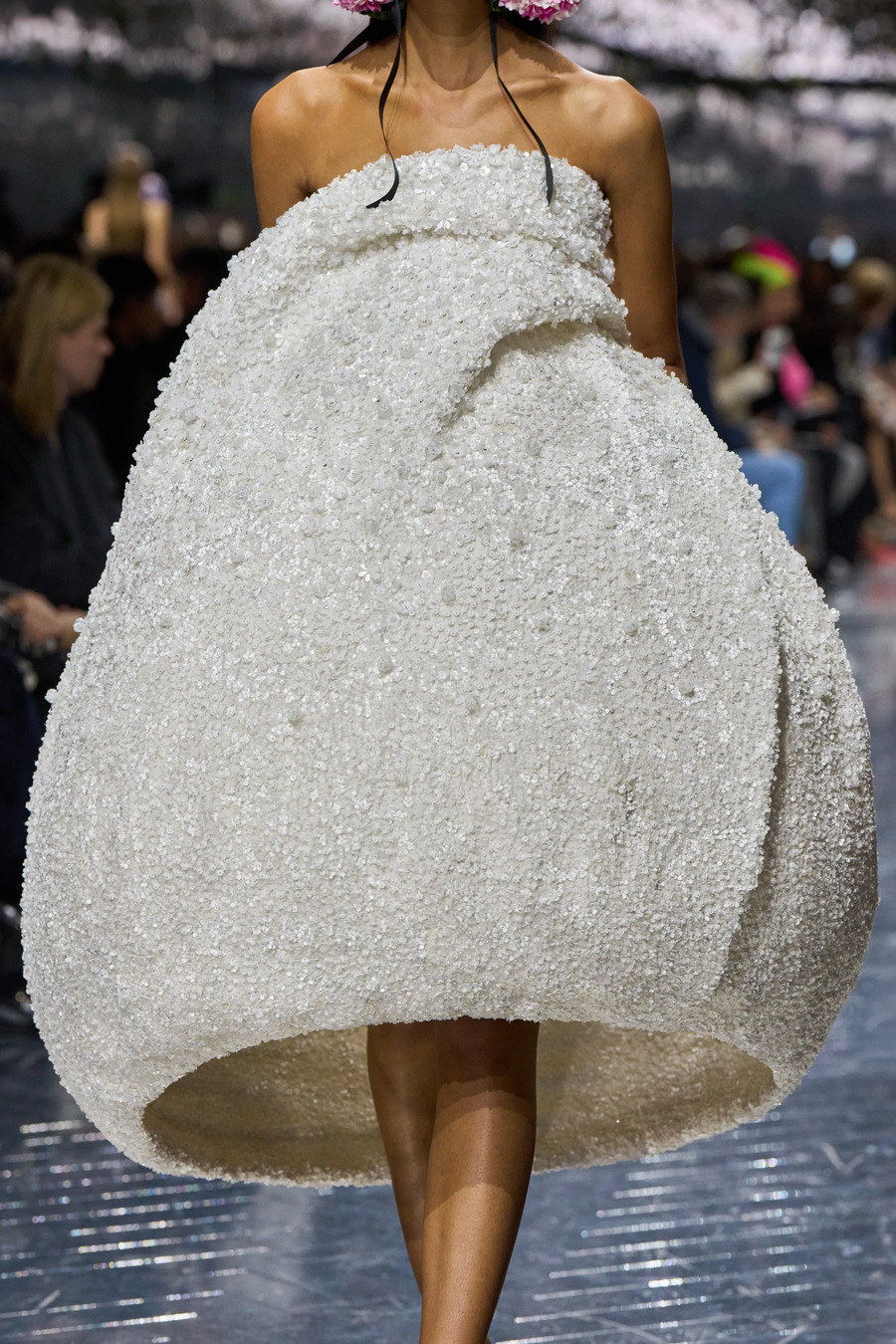 Квіти та в&rsquo;язані фактури: ключові образи кутюрної колекції Dior