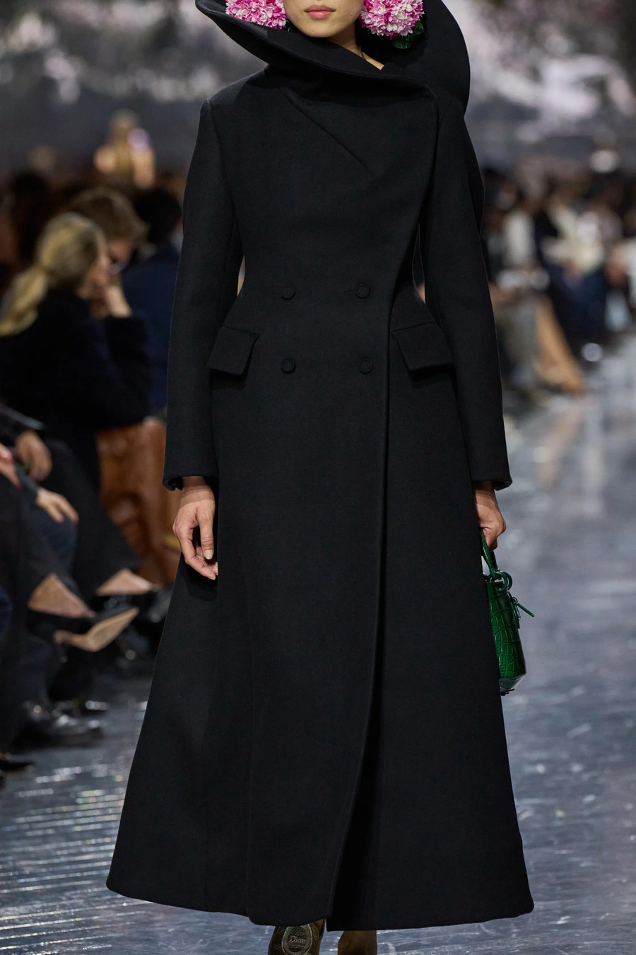 Квіти та в&rsquo;язані фактури: ключові образи кутюрної колекції Dior