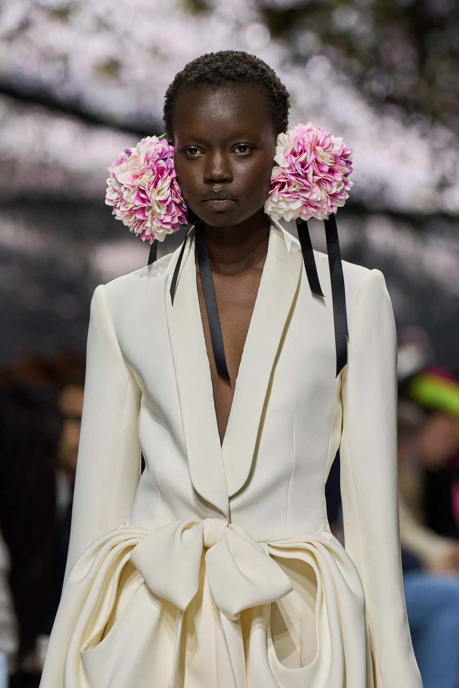 Квіти та в&rsquo;язані фактури: ключові образи кутюрної колекції Dior