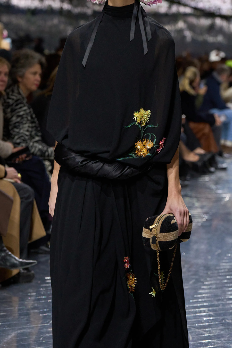 Квіти та в&rsquo;язані фактури: ключові образи кутюрної колекції Dior