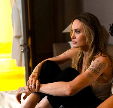 Анджелина Джоли в первом трейлере фильма &laquo;Кутюр&raquo;