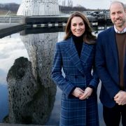 Total red и столетняя тиара: роскошные образы Кейт Миддлтон во время визита президента Южной Кореи