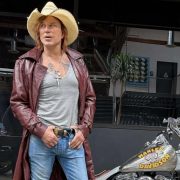 В гостях у Хилари Суонк: экскурсия по колоритному дому актрисы в Колорадо