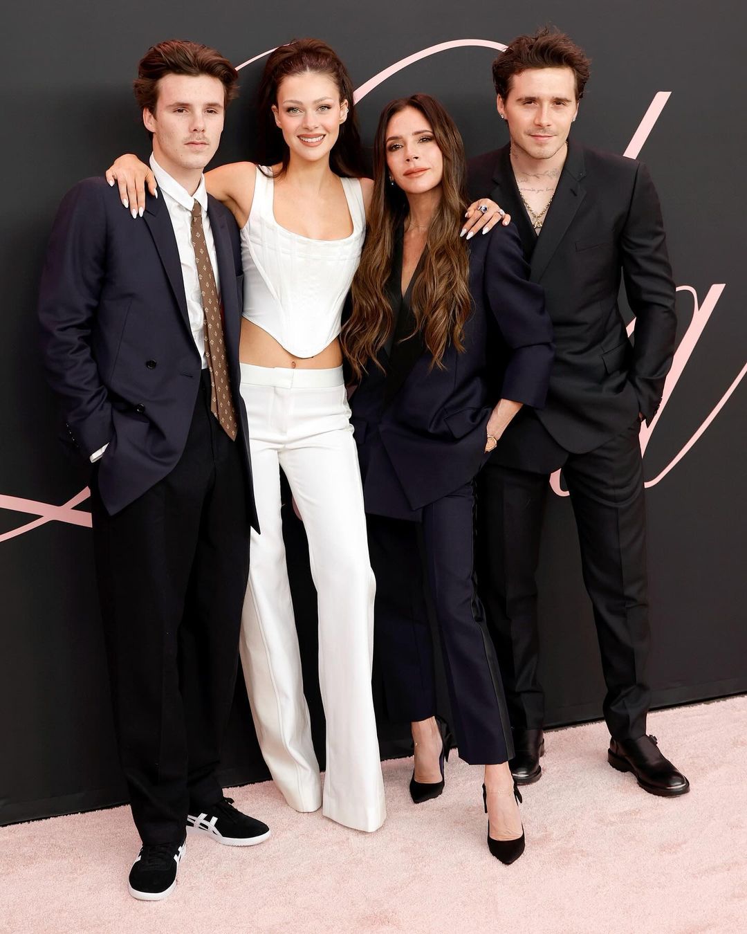 «Только через адвокатов»: появились новые детали скандала в семье Бекхэмов