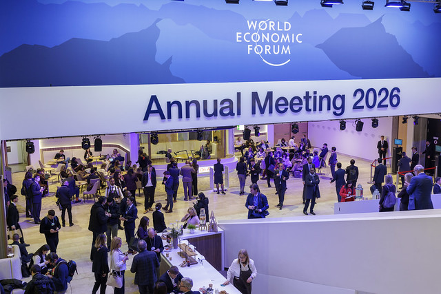 Нотатки з Давоса: окуляри Макрона, кулуари й розмови про майбутнє