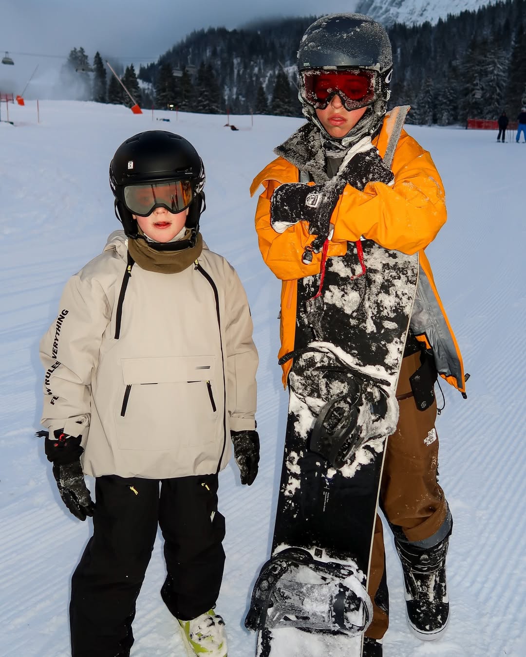 Роузі Гантінгтон-Вайтлі поділилася фотозвітом із сімейного відпочинку в горах