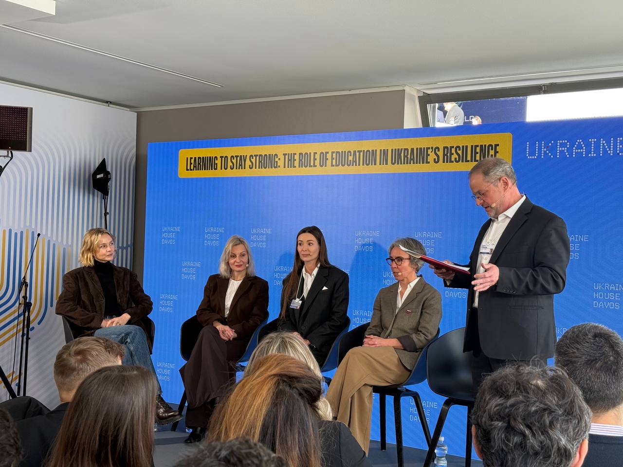 Нотатки з Давоса: окуляри Макрона, кулуари й розмови про майбутнє