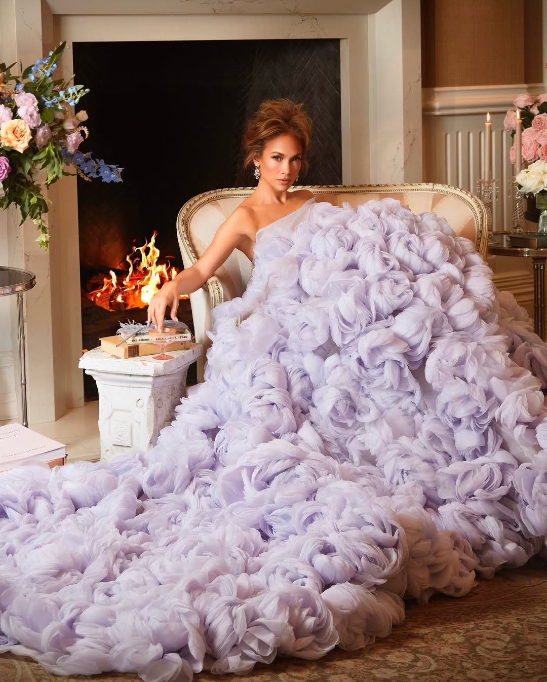 Образ дня: Дженніфер Лопес у розкішній сукні, натхненній &laquo;Бріджертонами&raquo;