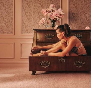 25 лет спустя: Хейли Бибер повторила образ Жизель Бюндхен