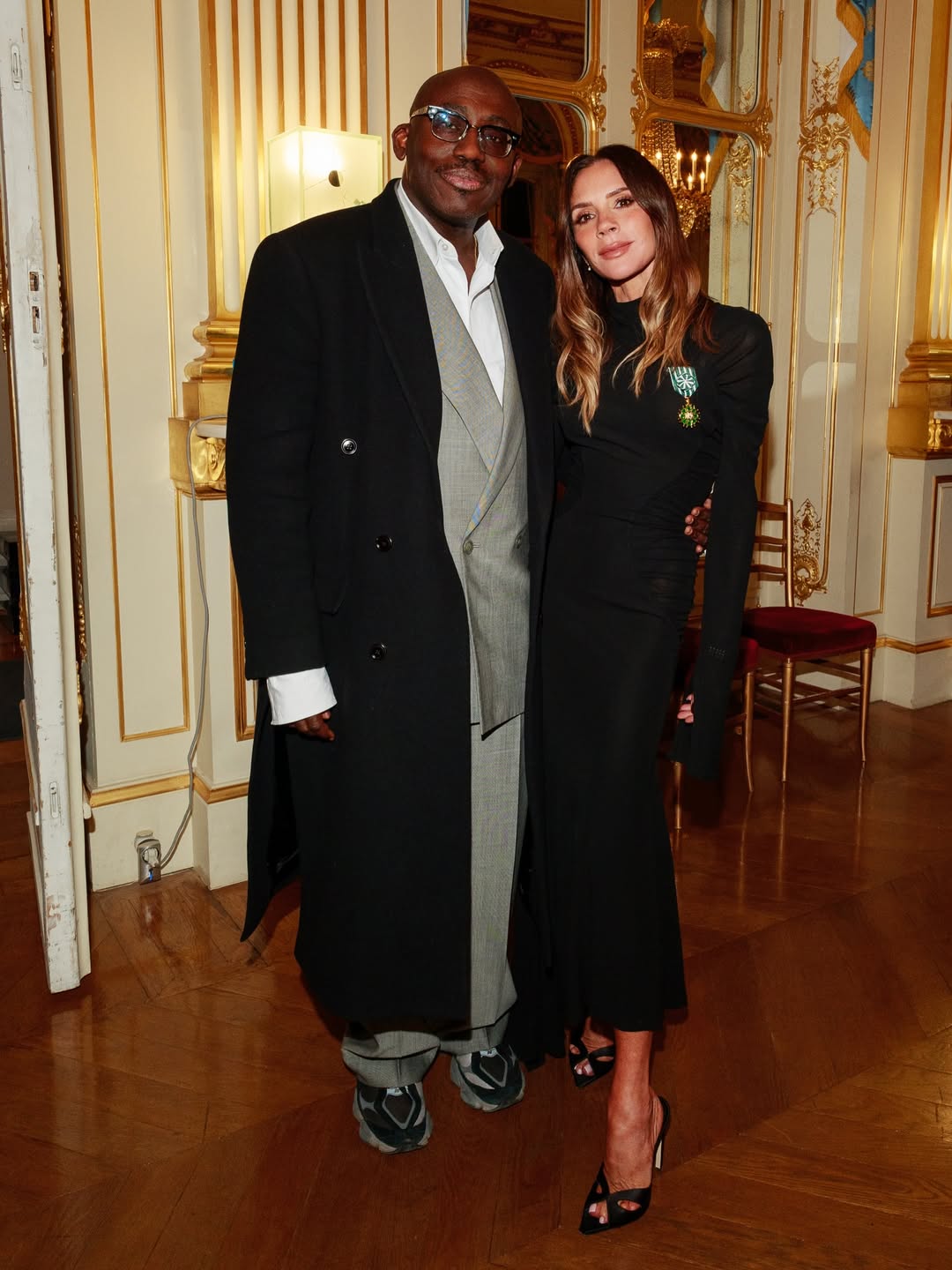 На тлі скандалу: Вікторія Бекхем отримала Орден мистецтв і літератури Франції