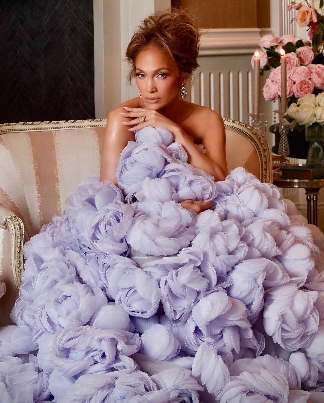 Образ дня: Дженніфер Лопес у розкішній сукні, натхненній &laquo;Бріджертонами&raquo;