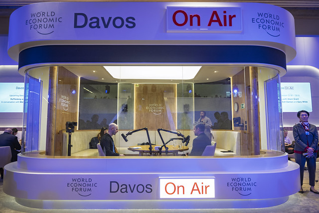 Нотатки з Давоса: окуляри Макрона, кулуари й розмови про майбутнє