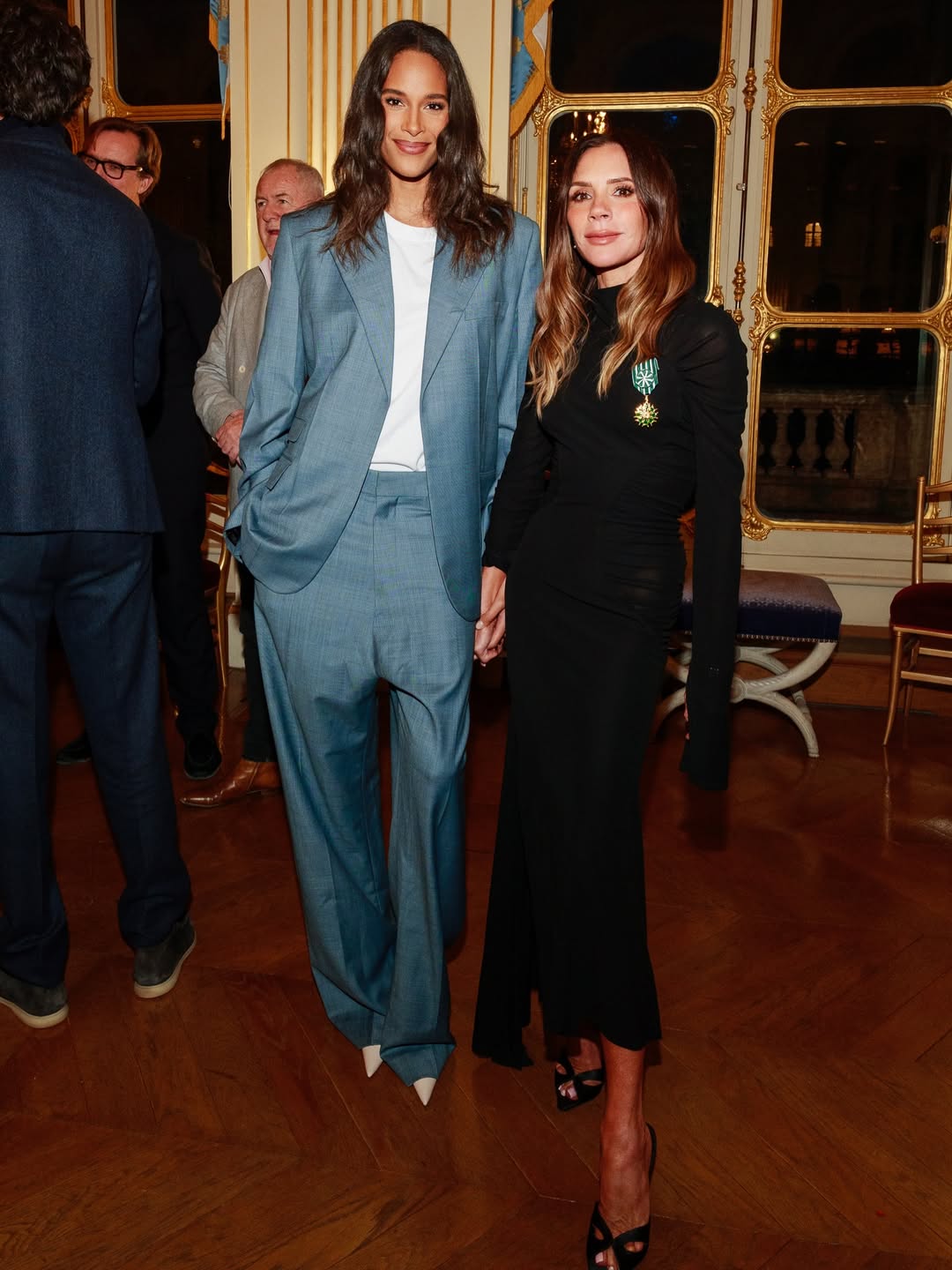 На тлі скандалу: Вікторія Бекхем отримала Орден мистецтв і літератури Франції