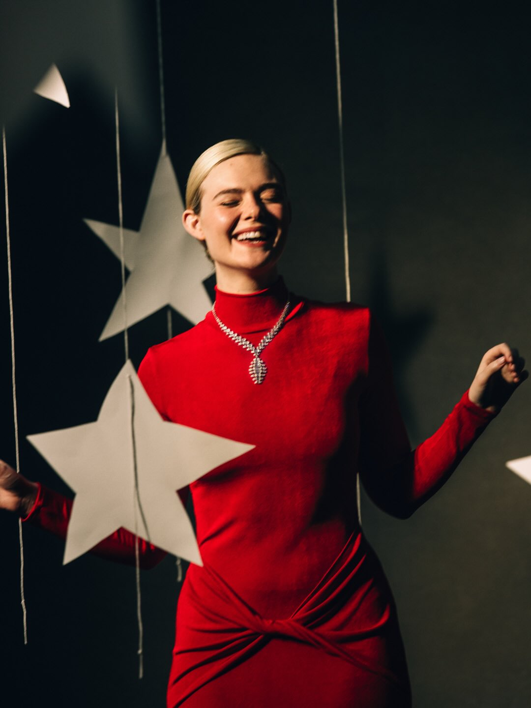 Носії: Ель Феннінг приміряла сукню Marianna Senchina