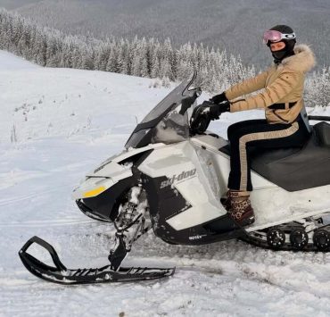 Сімейна ідилія: Леся Нікітюк відпочиває з родиною в Карпатах