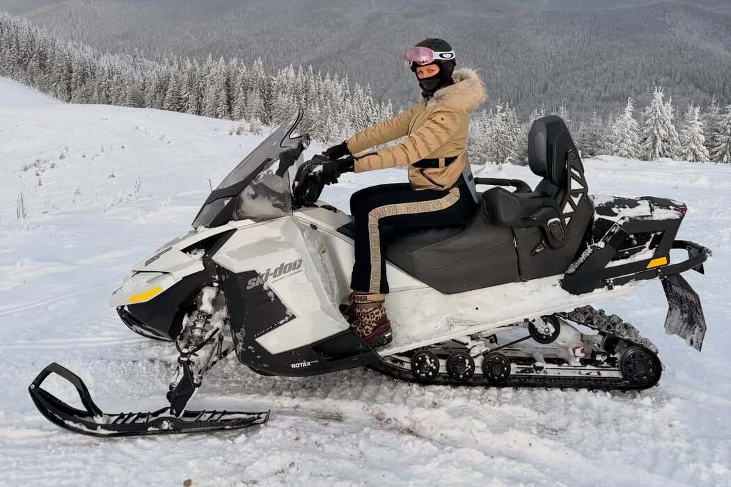 Сімейна ідилія: Леся Нікітюк відпочиває з родиною в Карпатах