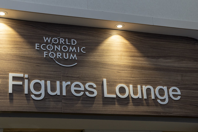 Нотатки з Давоса: окуляри Макрона, кулуари й розмови про майбутнє