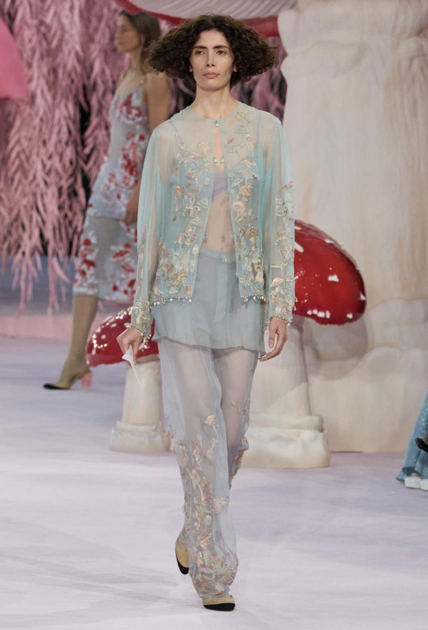 Нова класика і романтизм в дебютній колекції Матьє Блазі для Chanel