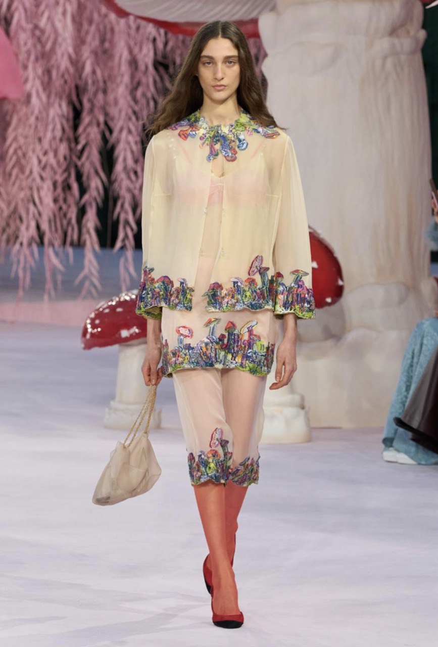 Нова класика і романтизм в дебютній колекції Матьє Блазі для Chanel