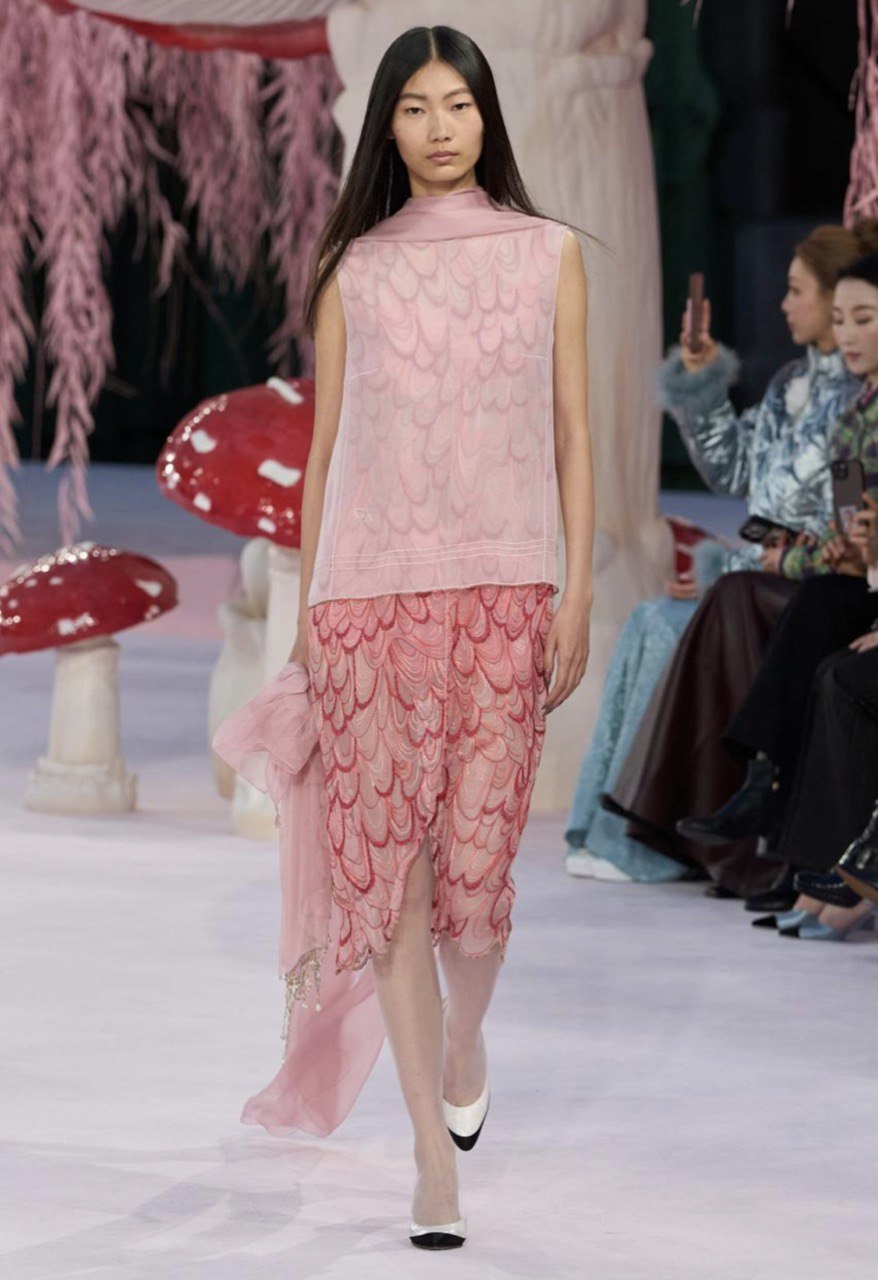 Нова класика і романтизм в дебютній колекції Матьє Блазі для Chanel