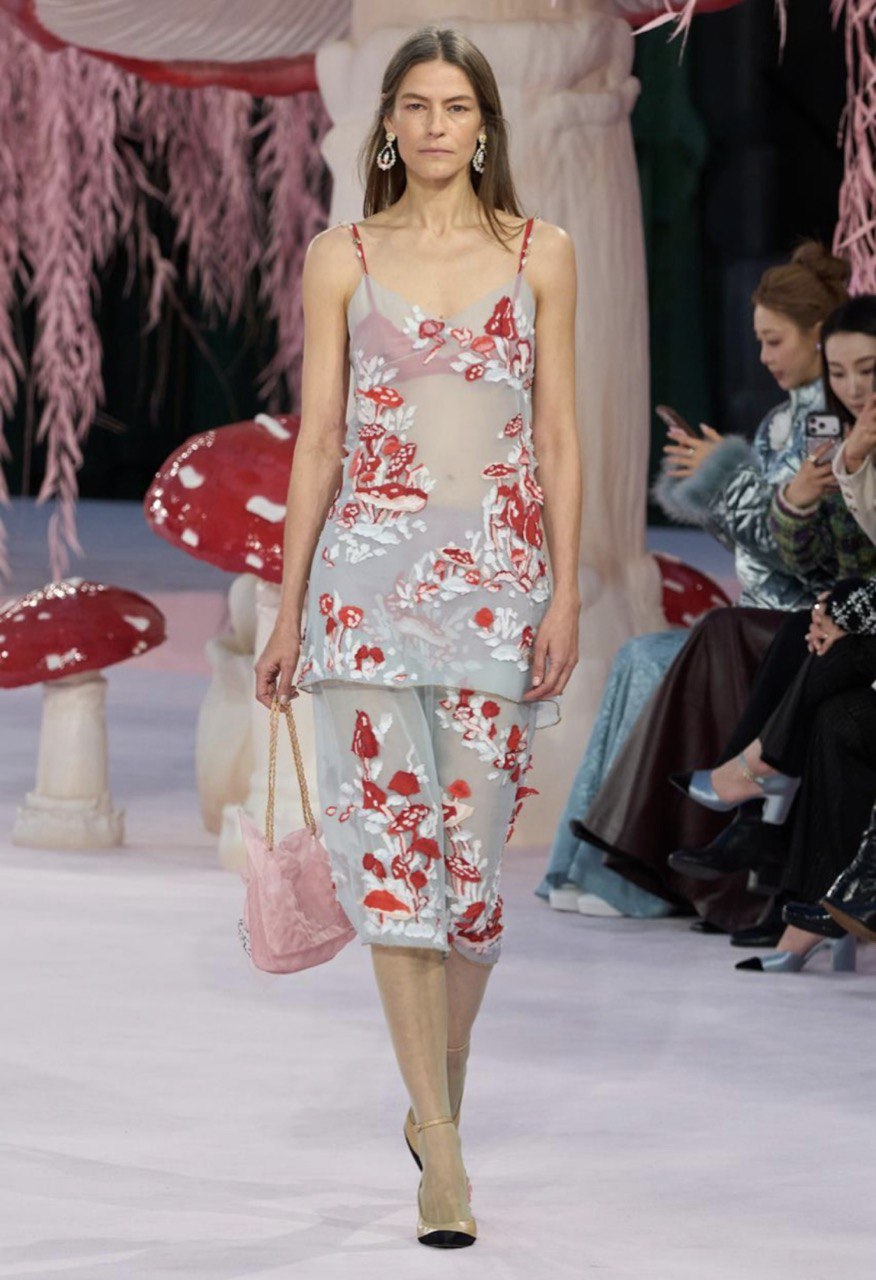 Нова класика і романтизм в дебютній колекції Матьє Блазі для Chanel