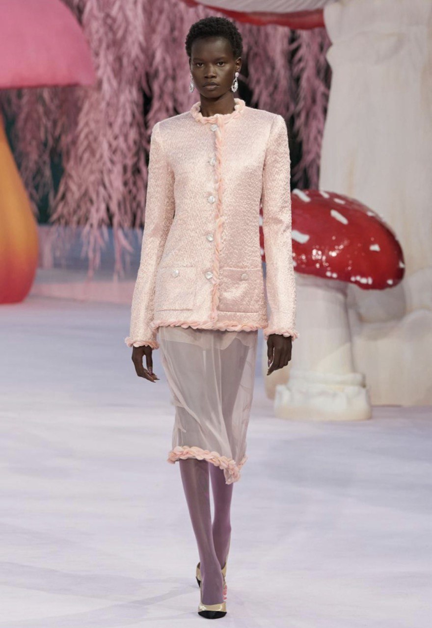 Нова класика і романтизм в дебютній колекції Матьє Блазі для Chanel