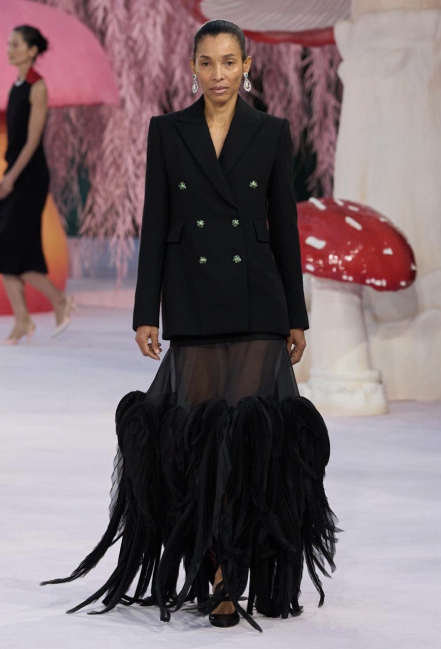 Нова класика і романтизм в дебютній колекції Матьє Блазі для Chanel